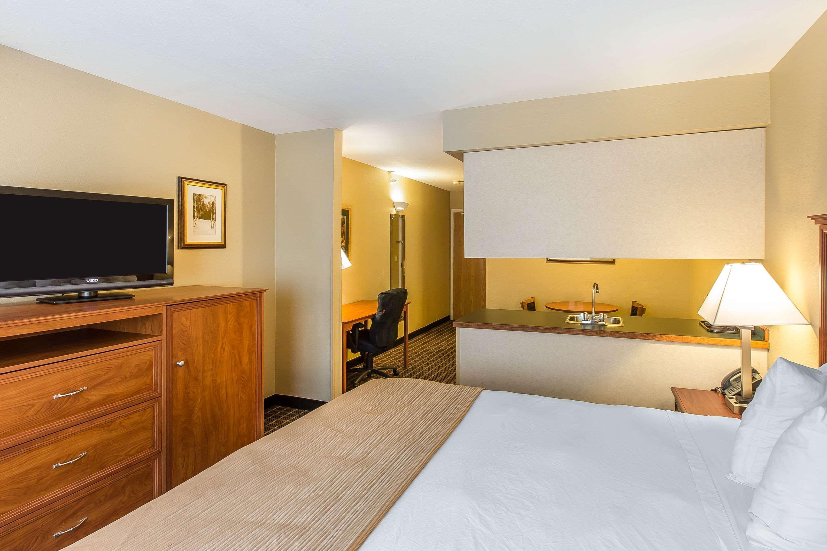 Hotel Quality & On The River 3*