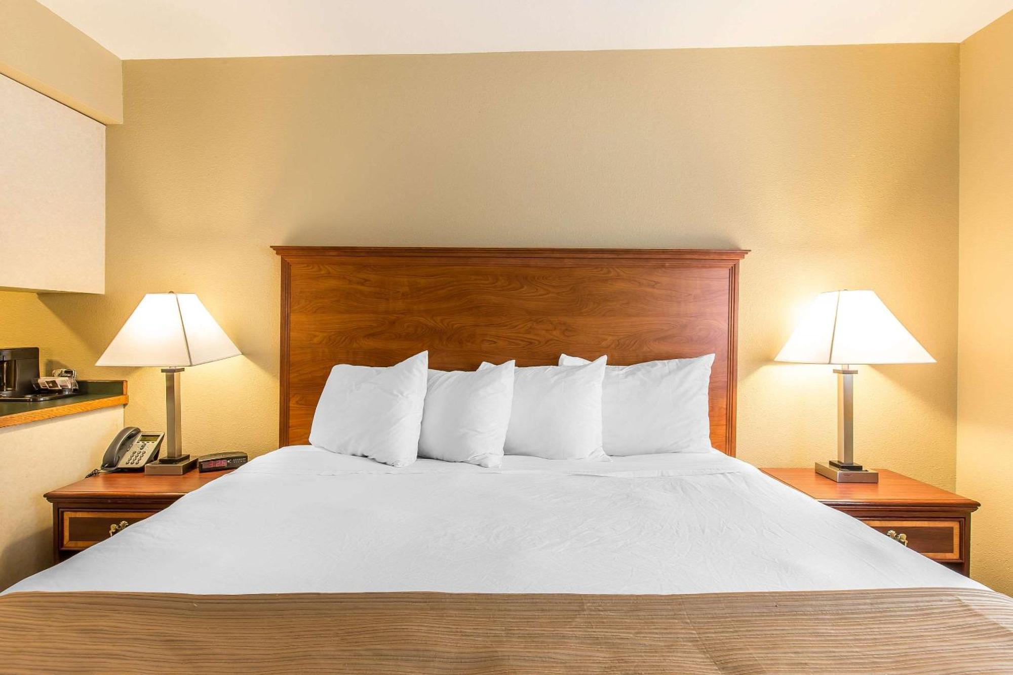 Hotel Quality & On The River