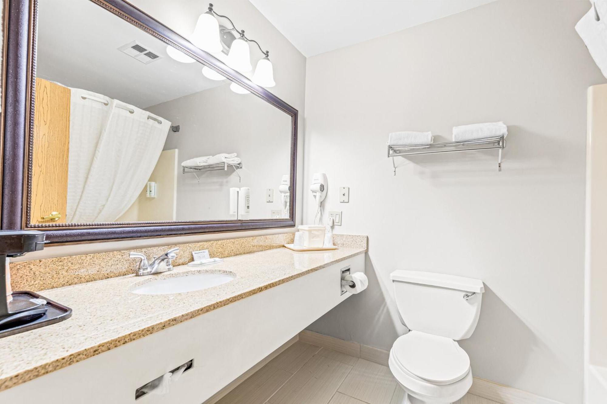 Quality & On The River Hotel 3*